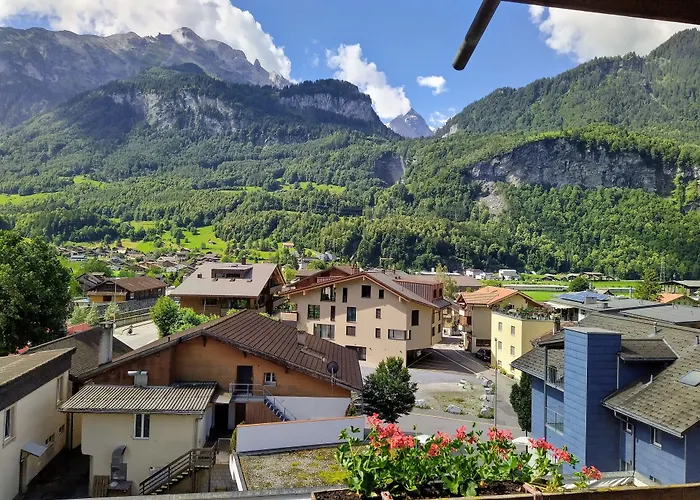 Hotel Sherlock Holmes&Khana Restaurant nur 200 m zur Gondelbahn Hasliberg